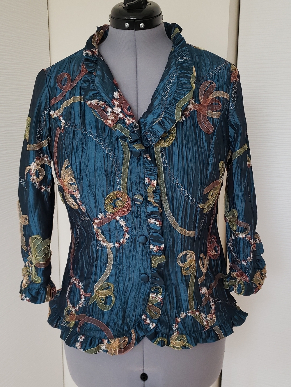 Dressbarn Teal Floral Ribbon-Embroidered Ruffled Button-Front Women's Top Sz.M